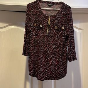 Women’s blouse with gold details